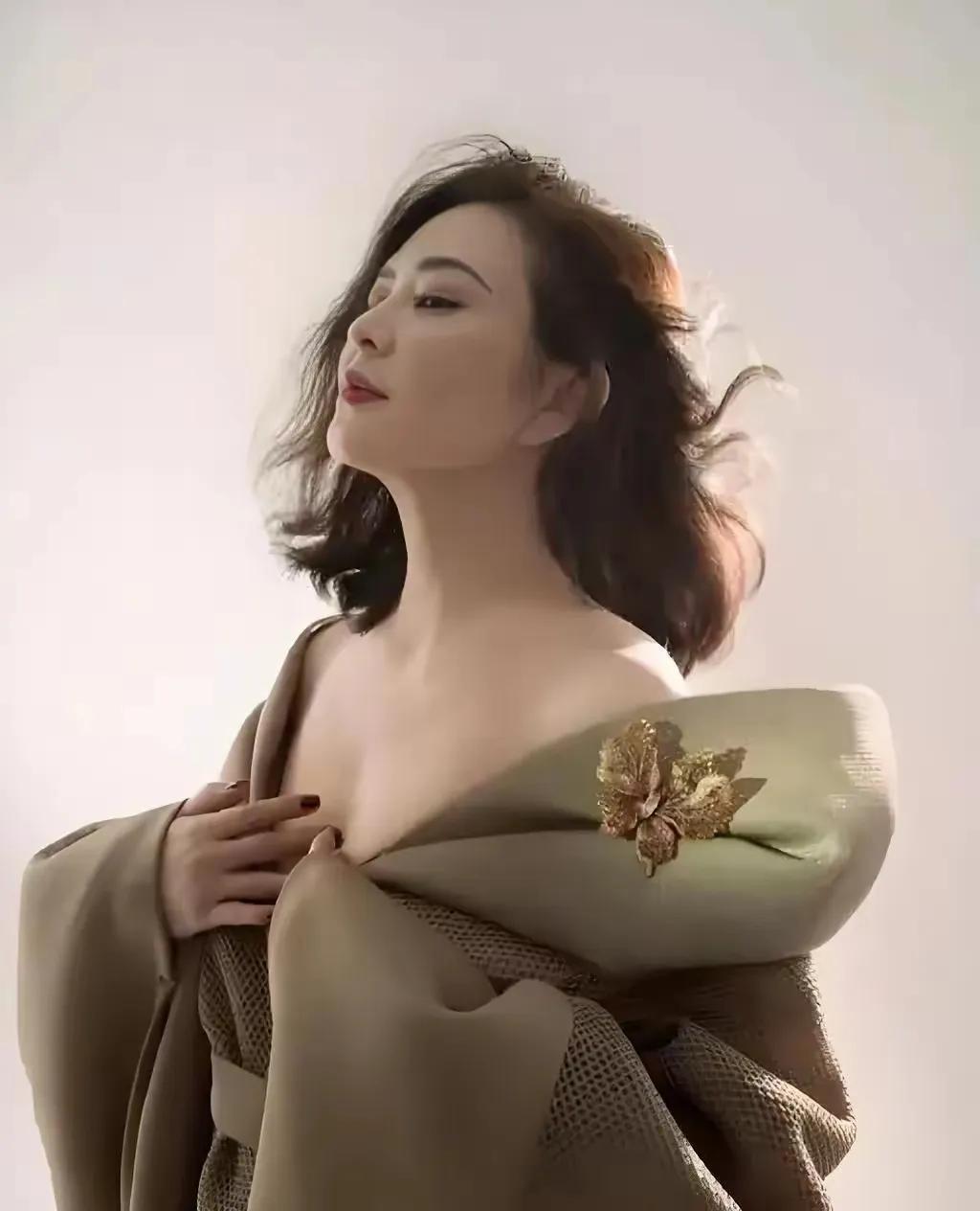 关之琳参演电影_关之琳竟然演过这样_关之琳与不同风格导演的合作