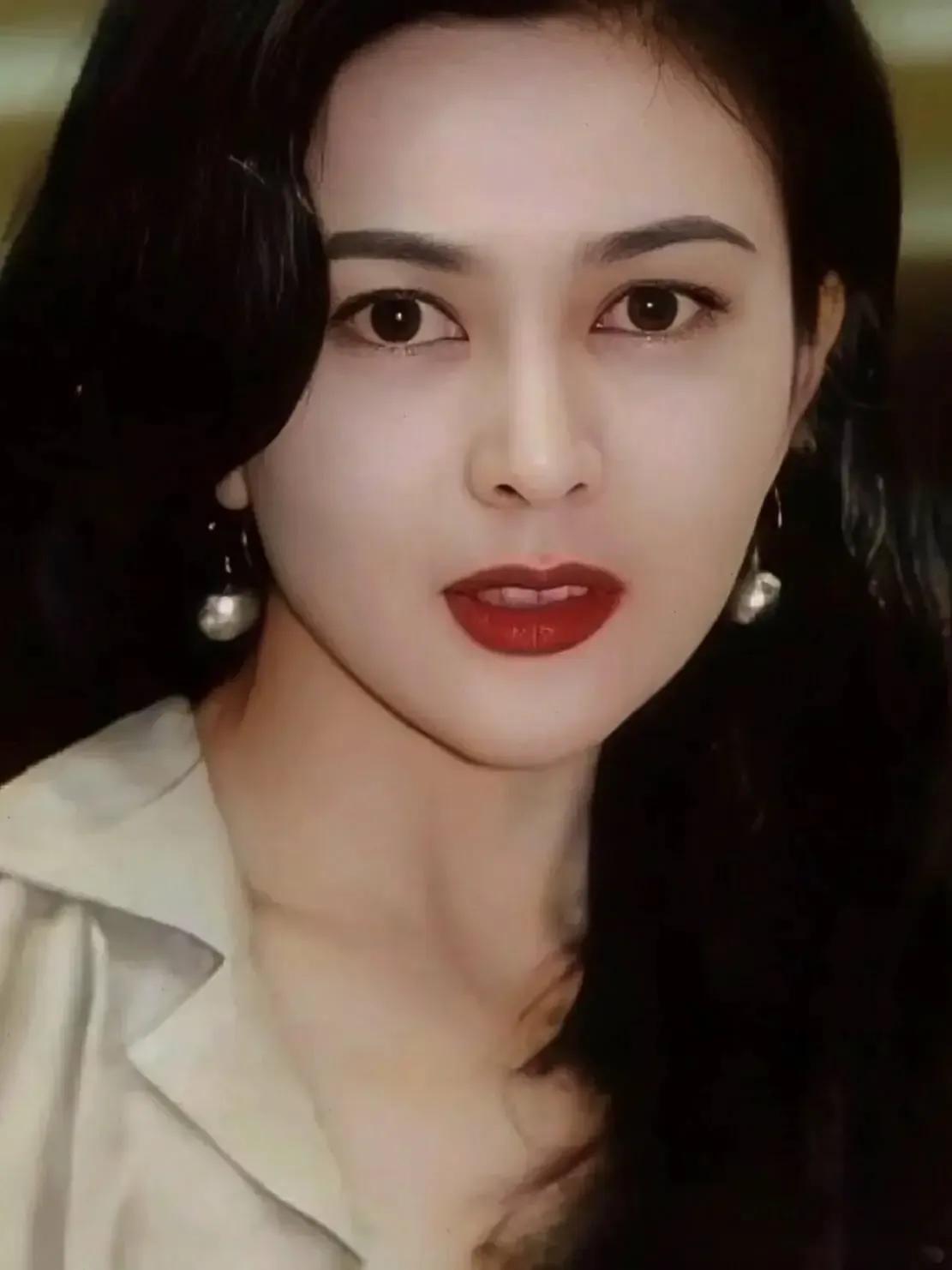 关之琳参演电影_关之琳与不同风格导演的合作_关之琳竟然演过这样